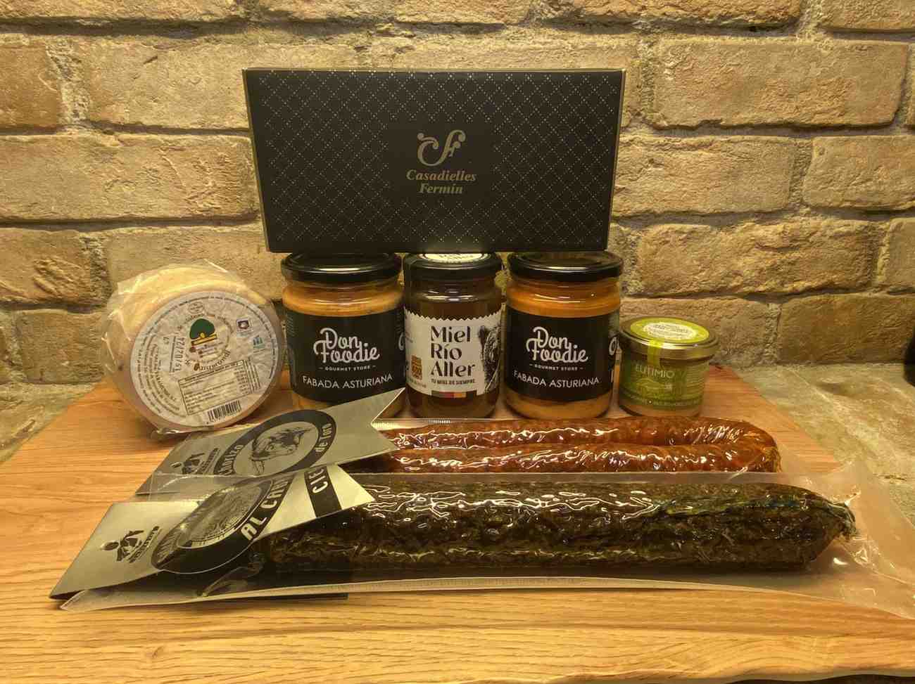 LOTE 26 - Fabada (2uds), Paté, Embutidos Asturianos, Queso Taramundi, Casadiellas y Miel